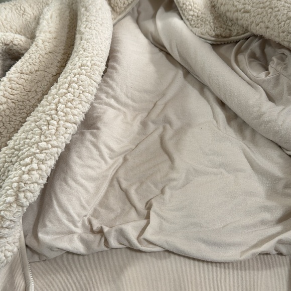 VS Fleece Jacket Small Off White with Full Zip Women’s - Picture 9 of 13